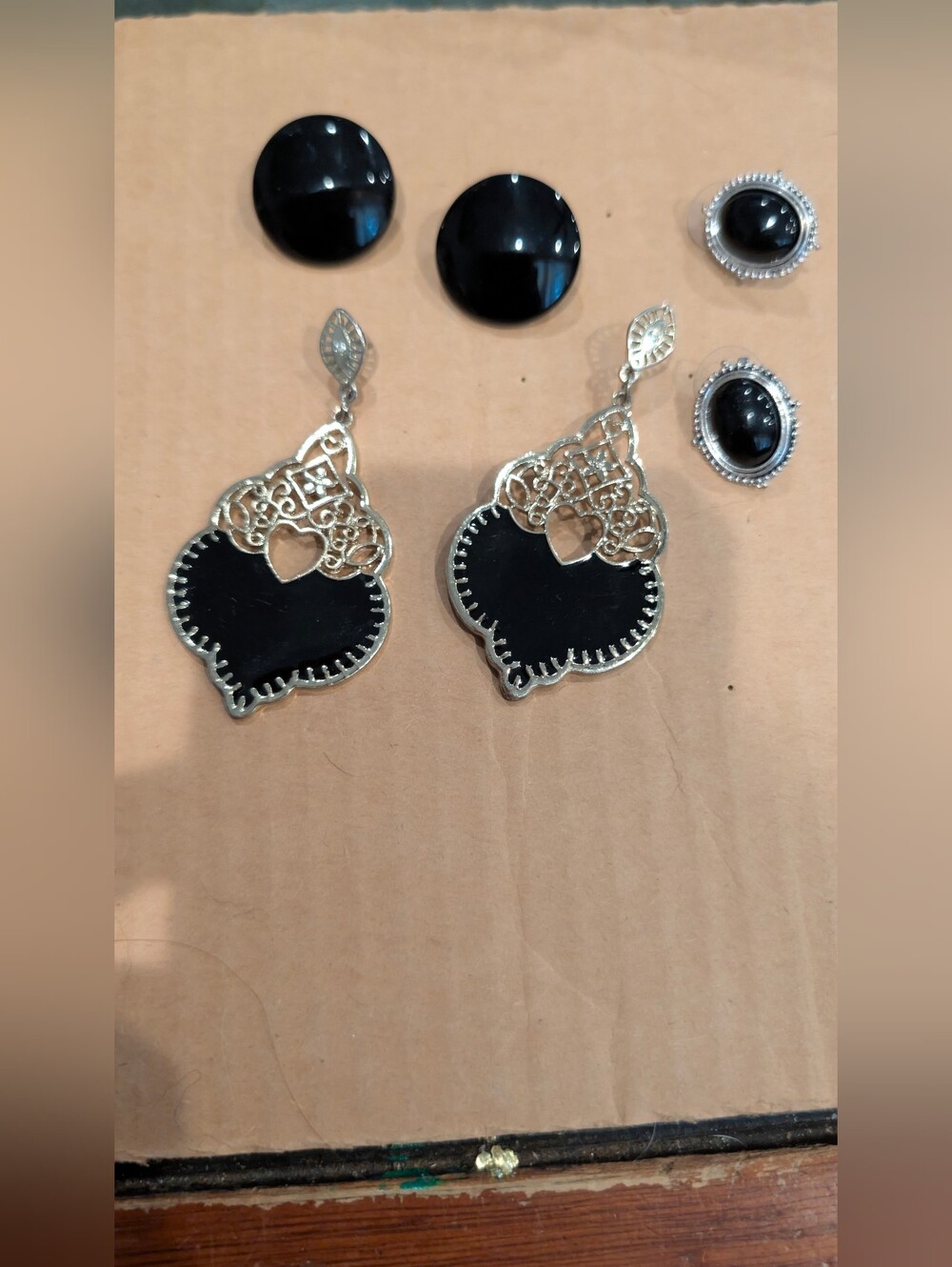 Elegant Black Filigree Drop Earrings - Unbranded